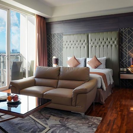 Crystal Lotus Hotel יוגיאקרטה מראה חיצוני תמונה