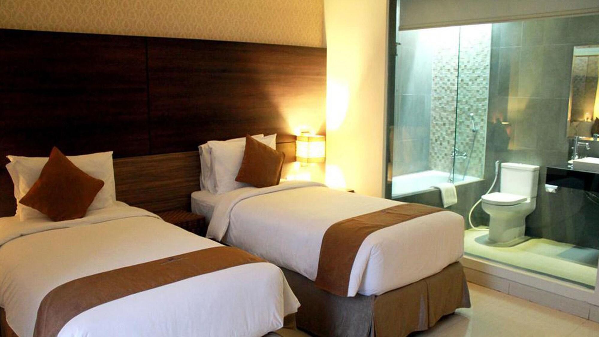 Crystal Lotus Hotel יוגיאקרטה מראה חיצוני תמונה