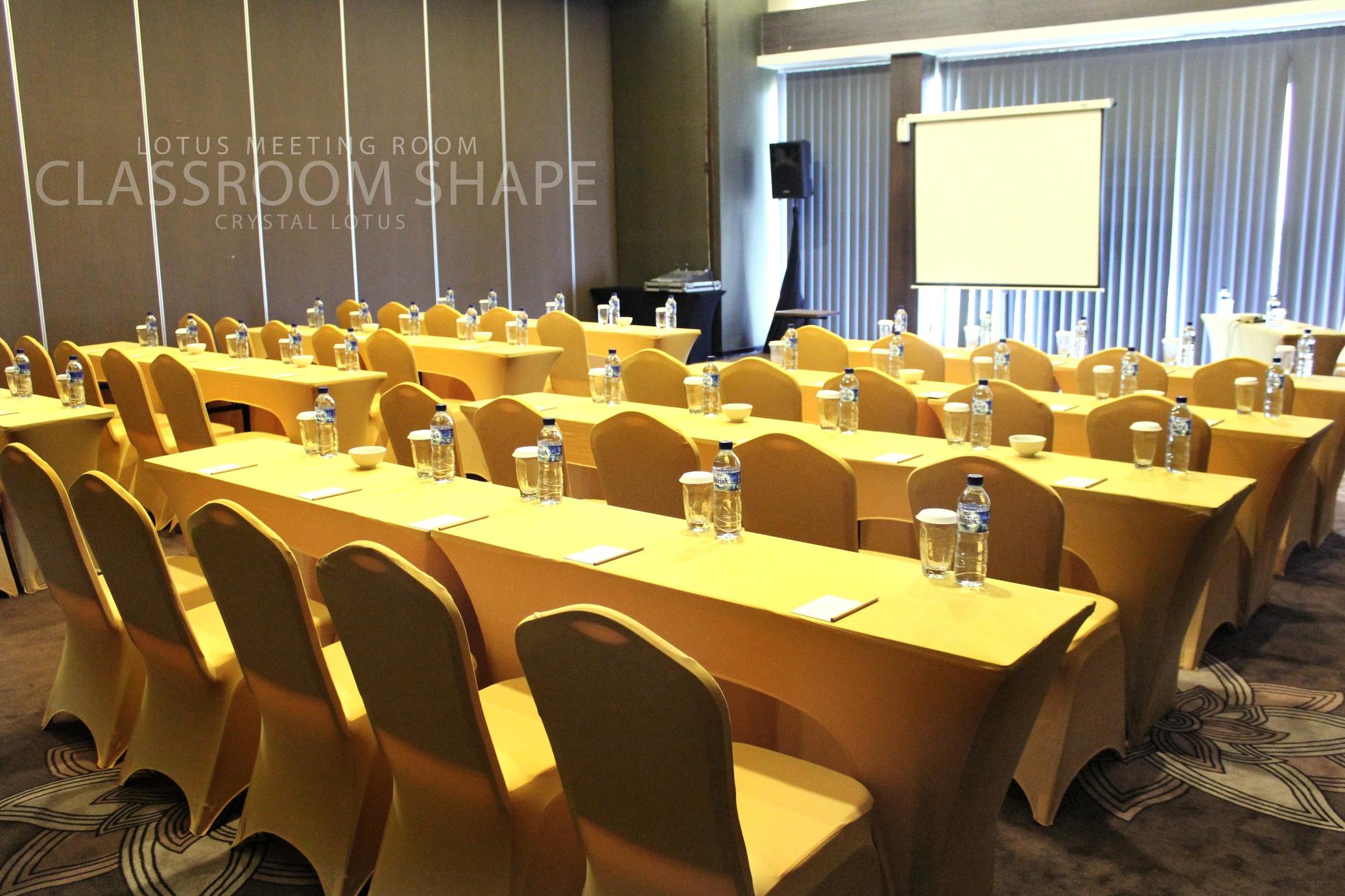 Crystal Lotus Hotel יוגיאקרטה מראה חיצוני תמונה