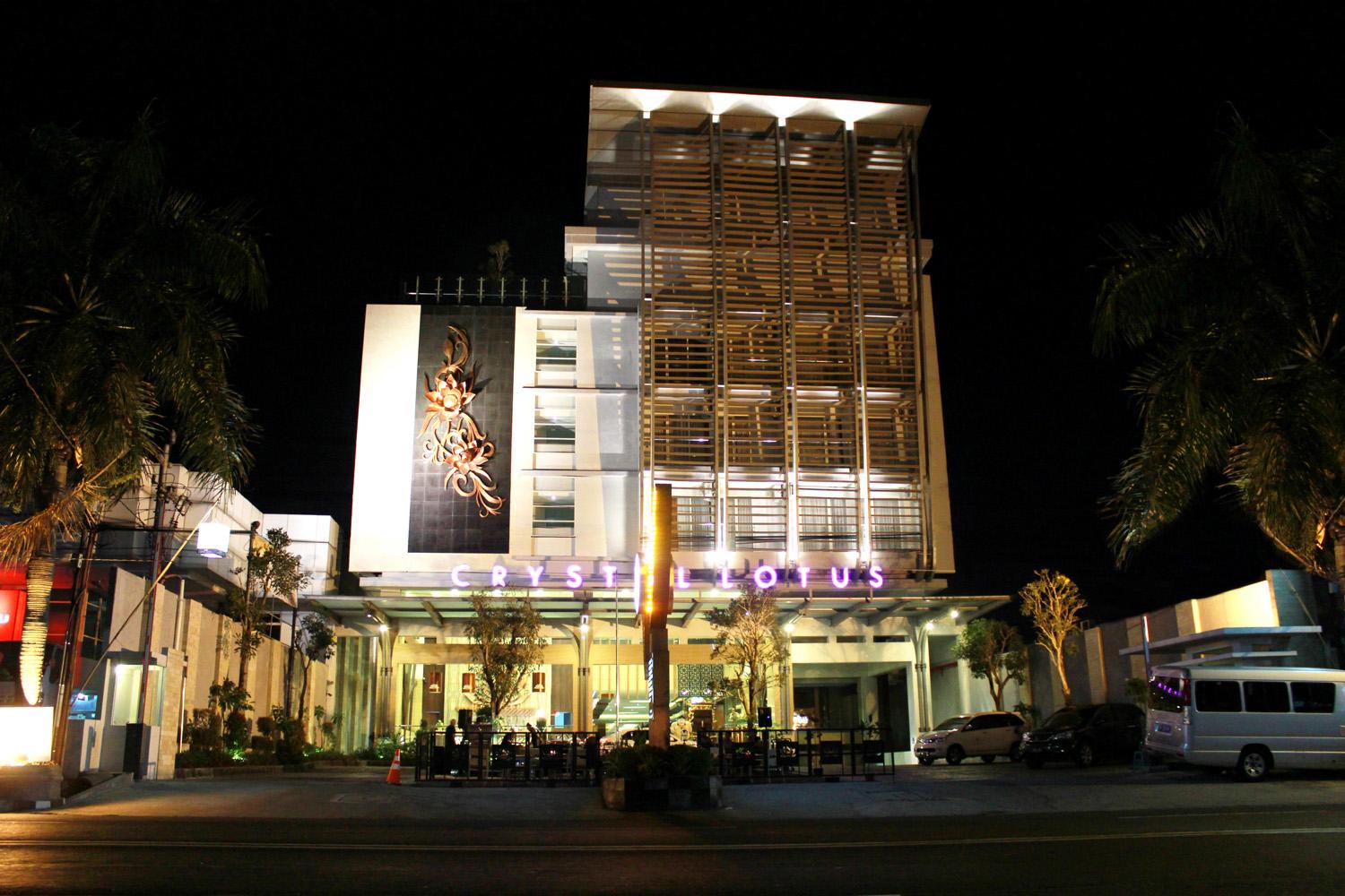 Crystal Lotus Hotel יוגיאקרטה מראה חיצוני תמונה