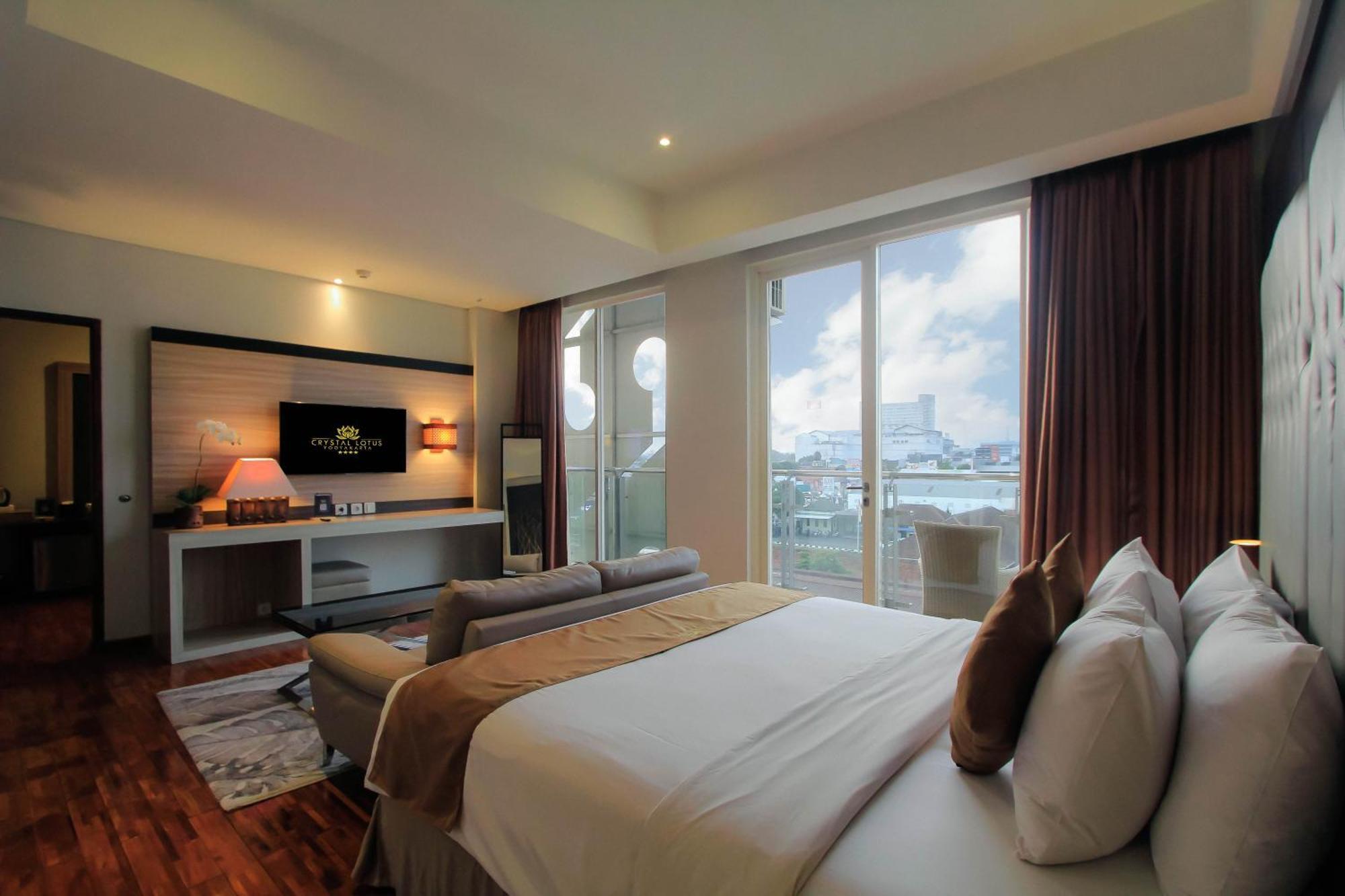 Crystal Lotus Hotel יוגיאקרטה מראה חיצוני תמונה