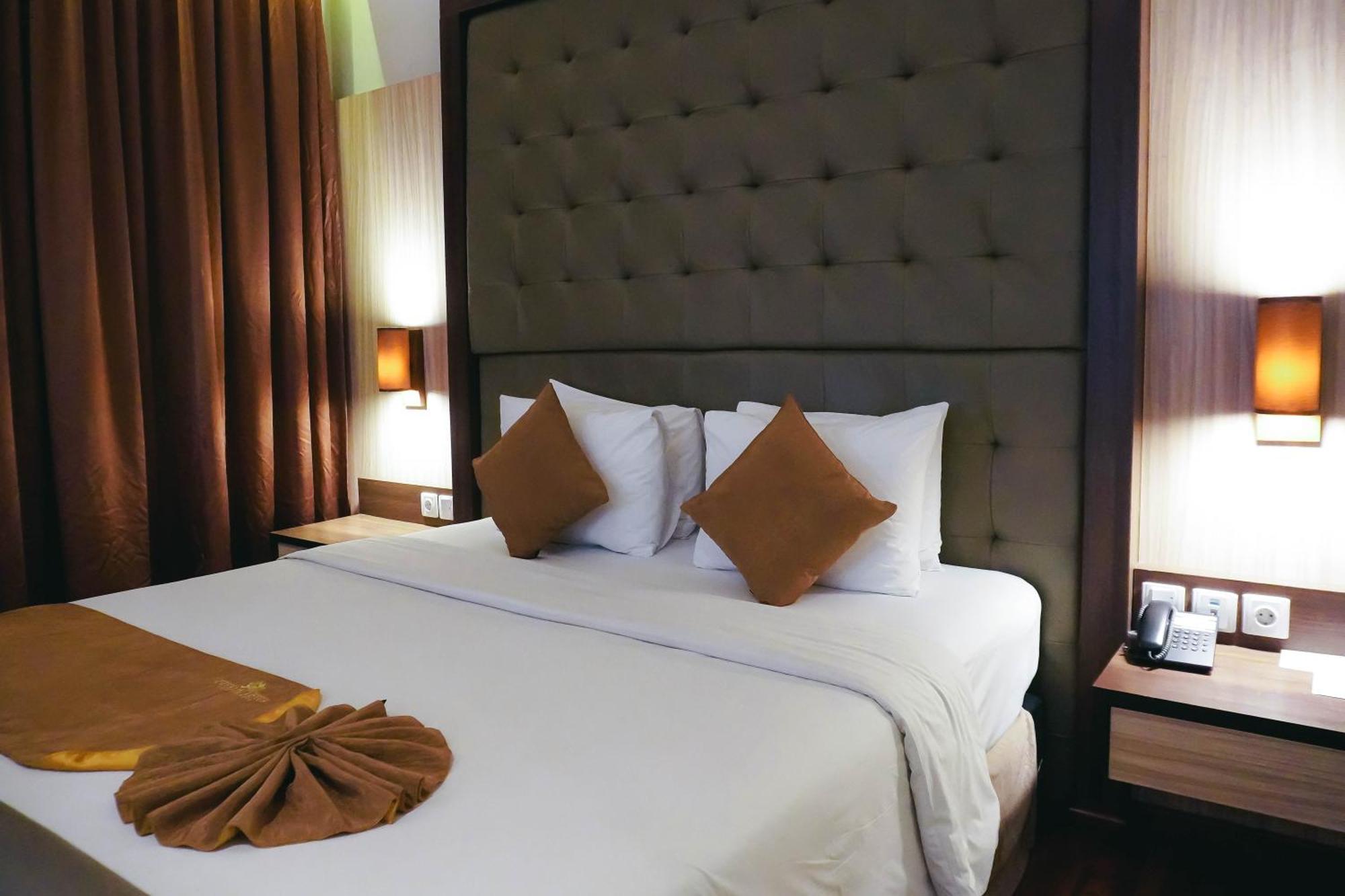Crystal Lotus Hotel יוגיאקרטה מראה חיצוני תמונה