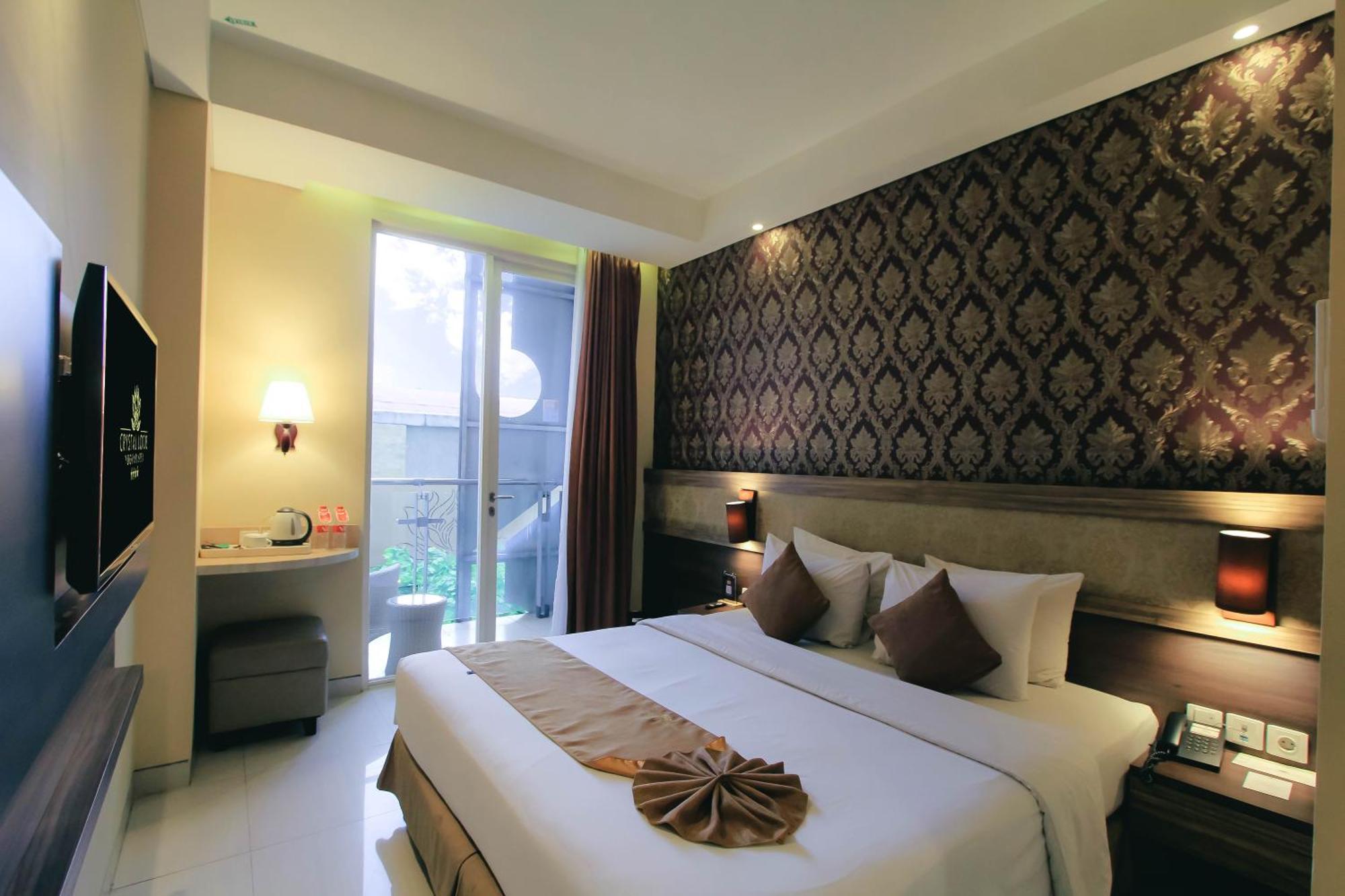 Crystal Lotus Hotel יוגיאקרטה מראה חיצוני תמונה