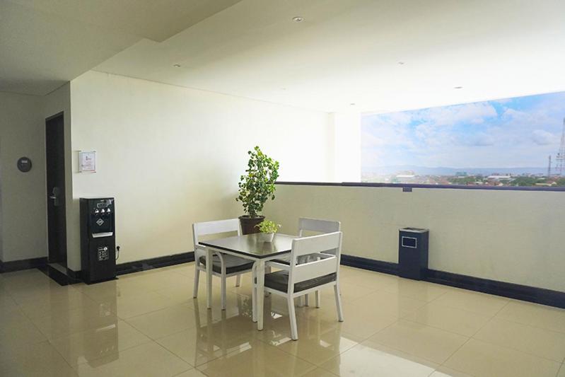 Crystal Lotus Hotel יוגיאקרטה מראה חיצוני תמונה