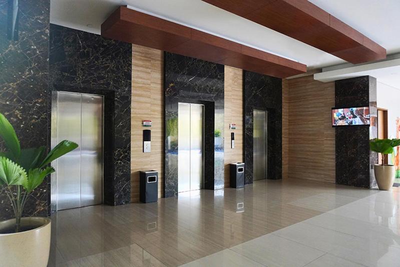 Crystal Lotus Hotel יוגיאקרטה מראה חיצוני תמונה