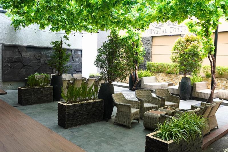 Crystal Lotus Hotel יוגיאקרטה מראה חיצוני תמונה