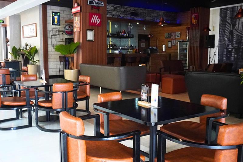 Crystal Lotus Hotel יוגיאקרטה מראה חיצוני תמונה