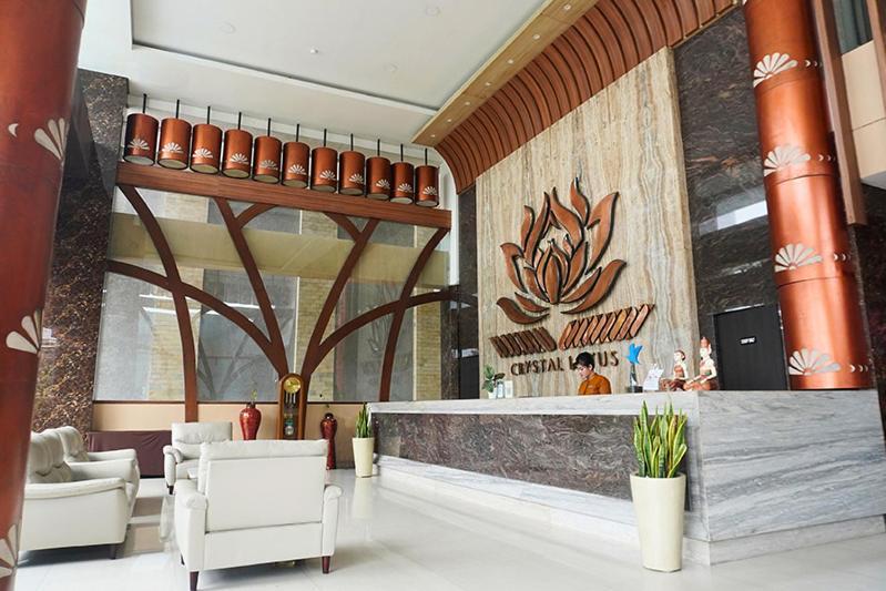 Crystal Lotus Hotel יוגיאקרטה מראה חיצוני תמונה
